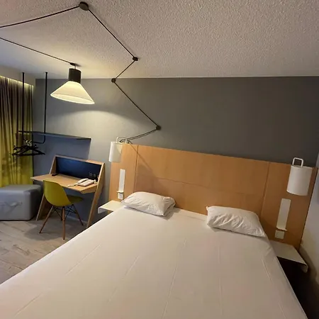 מלון Ibis Centre 3*