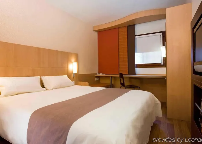 Ibis Centre Hotel 3*